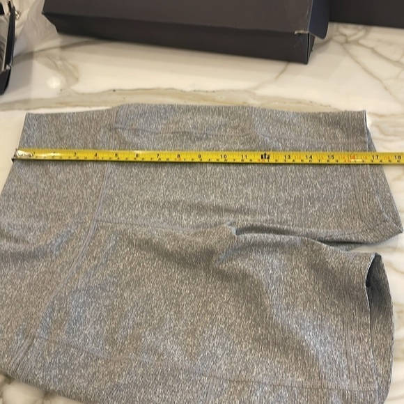 Vuori Gray Heathered Active Shorts—Pockets on sides—EXCELLENT Condition! - Picture 7 of 7